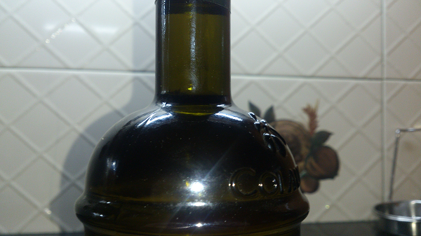 Tint colour bottle for olive oil